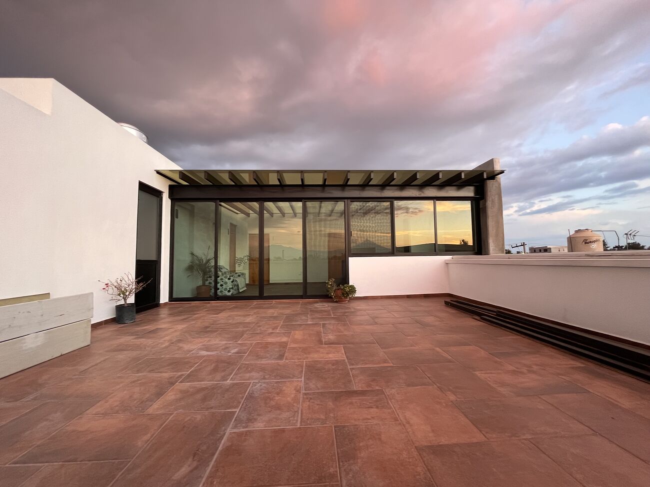 Casa Olinka al atardecer