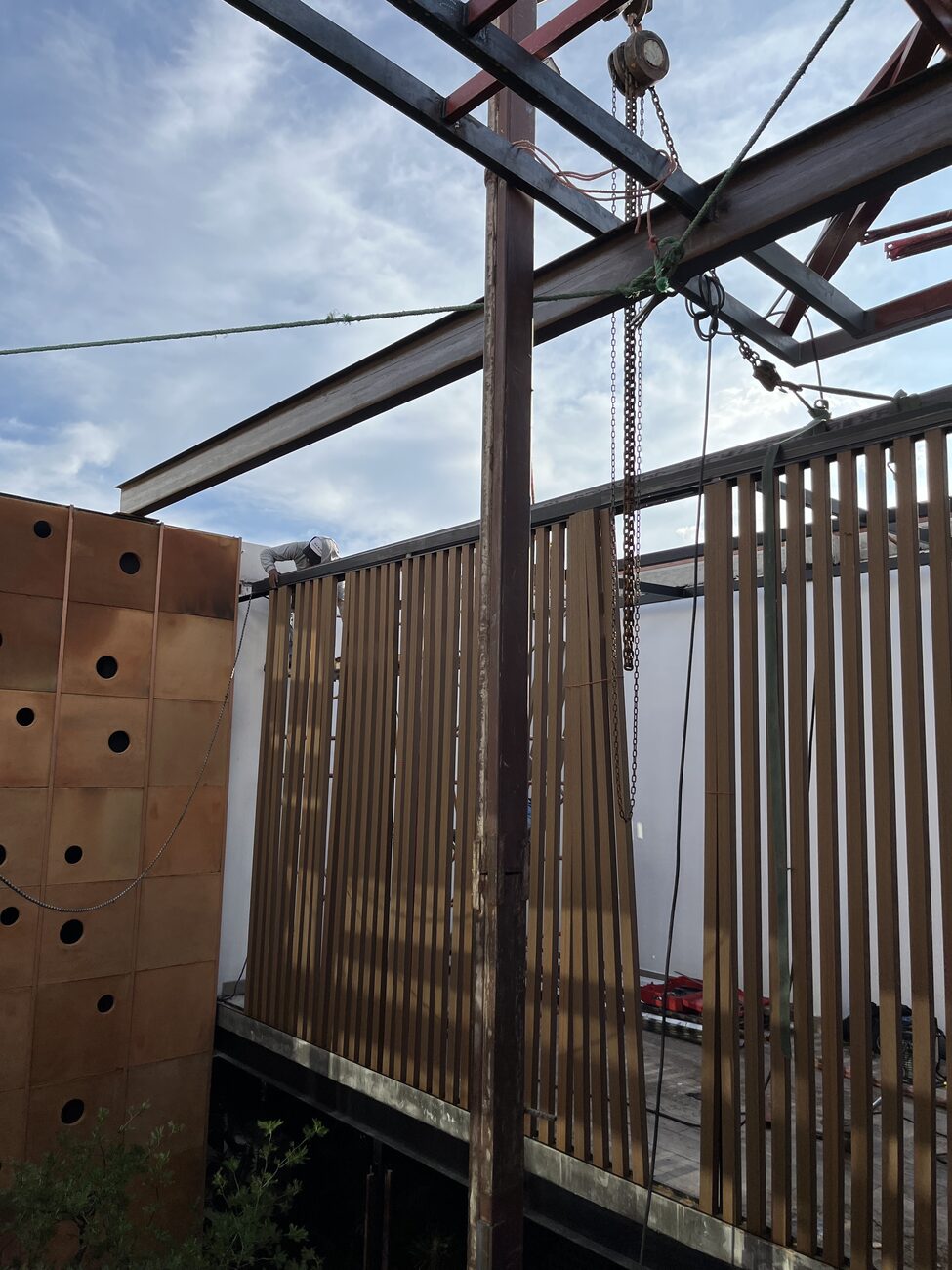 Estructura y celosías de madera en obra